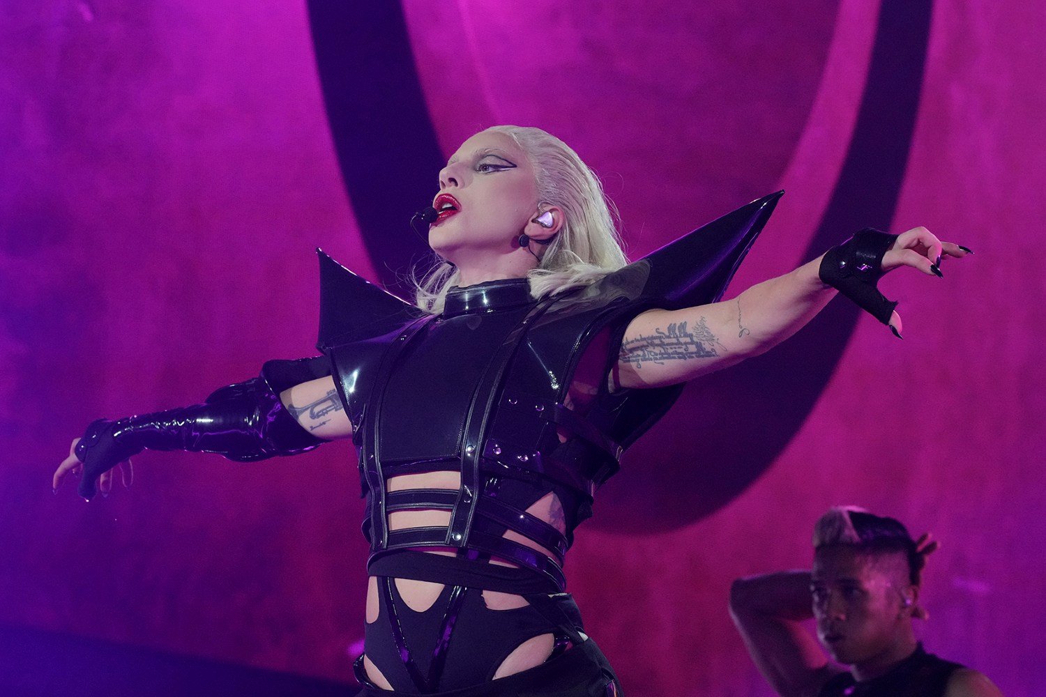 Η Lady Gaga έκανε πέντε συναυλίες ενώ είχε COVID Η Lady Gaga έκανε πέντε συναυλίες ενώ είχε COVID