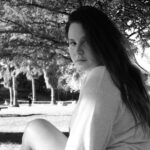 «Bluebird»: Η Lana Del Rey τραγουδά για το αντίο που δεν ειπώθηκε ποτέ
