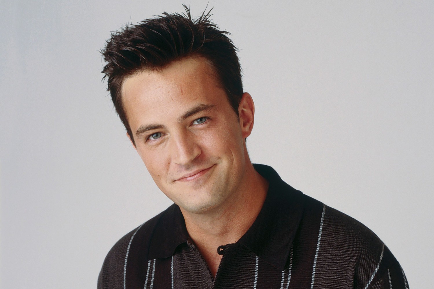 Οι θαυμαστές των Oasis θυμούνται τον Matthew Perry