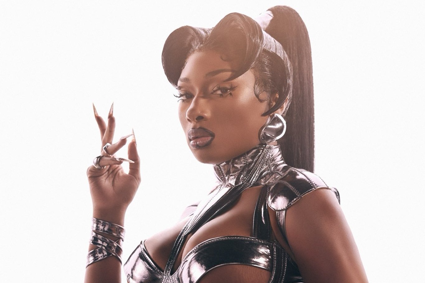 «DNA»: Megan Thee Stallion, David Guetta, EJAE και Andrea Bocelli ενώνουν τις δυνάμεις τους στον επίσημο ύμνο του Μουντιάλ 2026