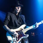 Ο Mick Mars των Mötley Crüe για την αγκυλοποιητική σπονδυλίτιδα: «Είμαι ένα κομμάτι κόκκαλο»