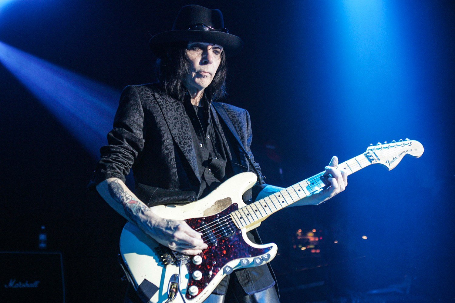 Ο Mick Mars των Mötley Crüe για την αγκυλοποιητική σπονδυλίτιδα: «Είμαι ένα κομμάτι κόκκαλο»