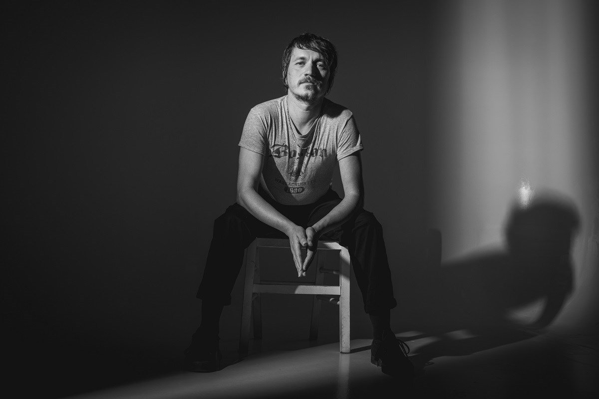 Ο Moa Bones επανέρχεται δισκογραφικά με το νέο άλμπουμ «Gimme A Hand»