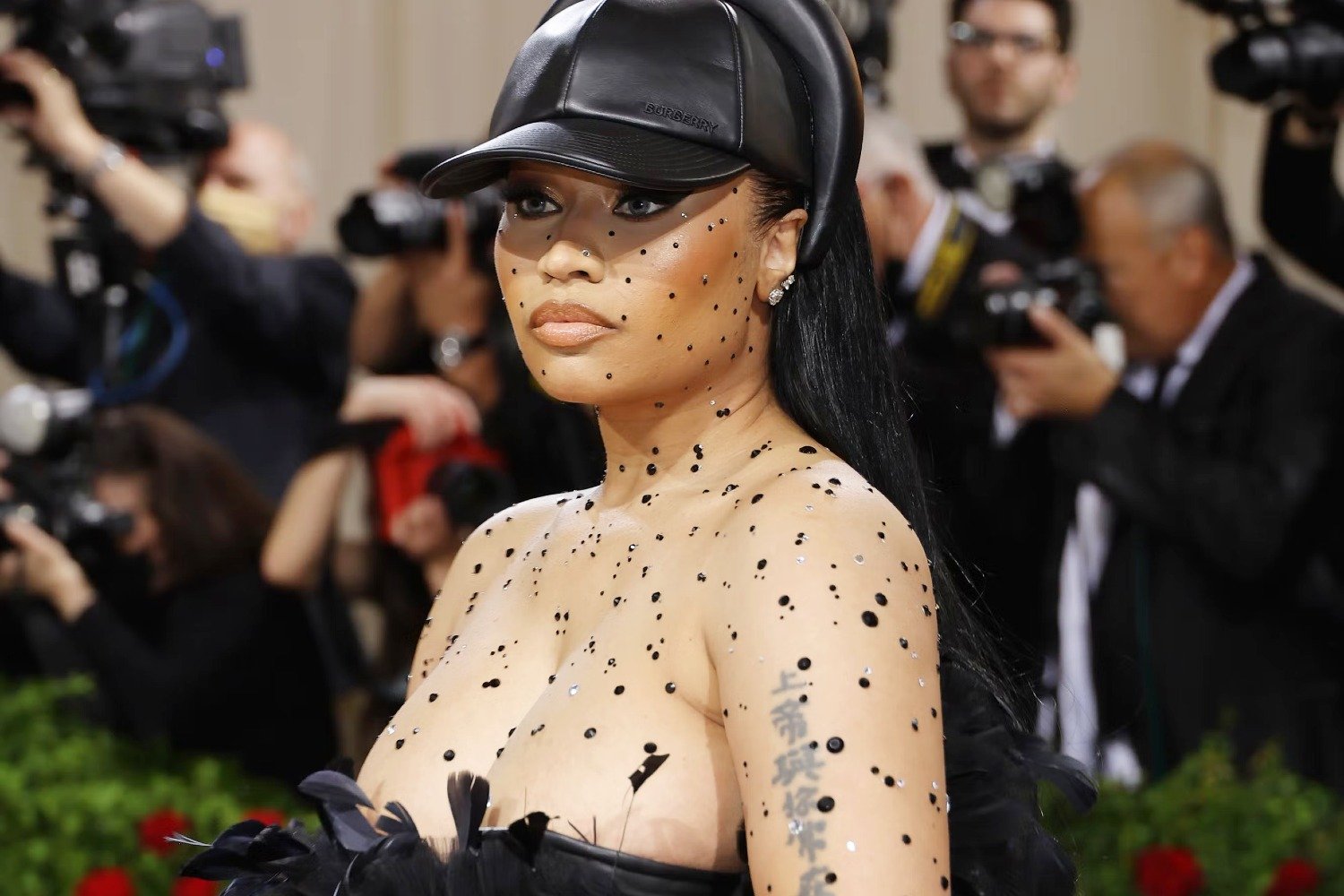 Nicki Minaj: «Οι Illuminati ίσως να υπάρχουν – Έχω ζήσει πνευματικό πόλεμο» – Πώς κλείνει (ξανά) το μάτι στις θεωρίες συνωμοσίας