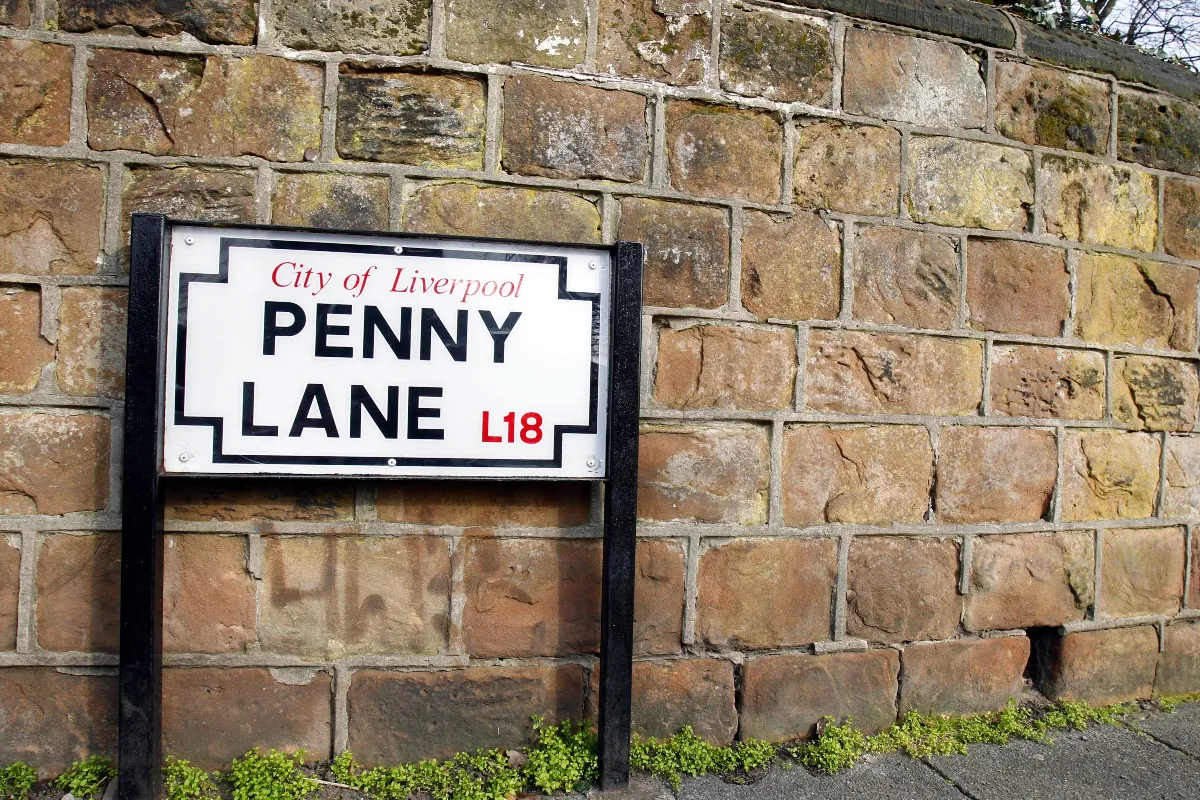 Beatles: Επιστράφηκε μετά από 47 χρόνια πινακίδα της Penny Lane που είχε κλαπεί από μεθυσμένους φοιτητές