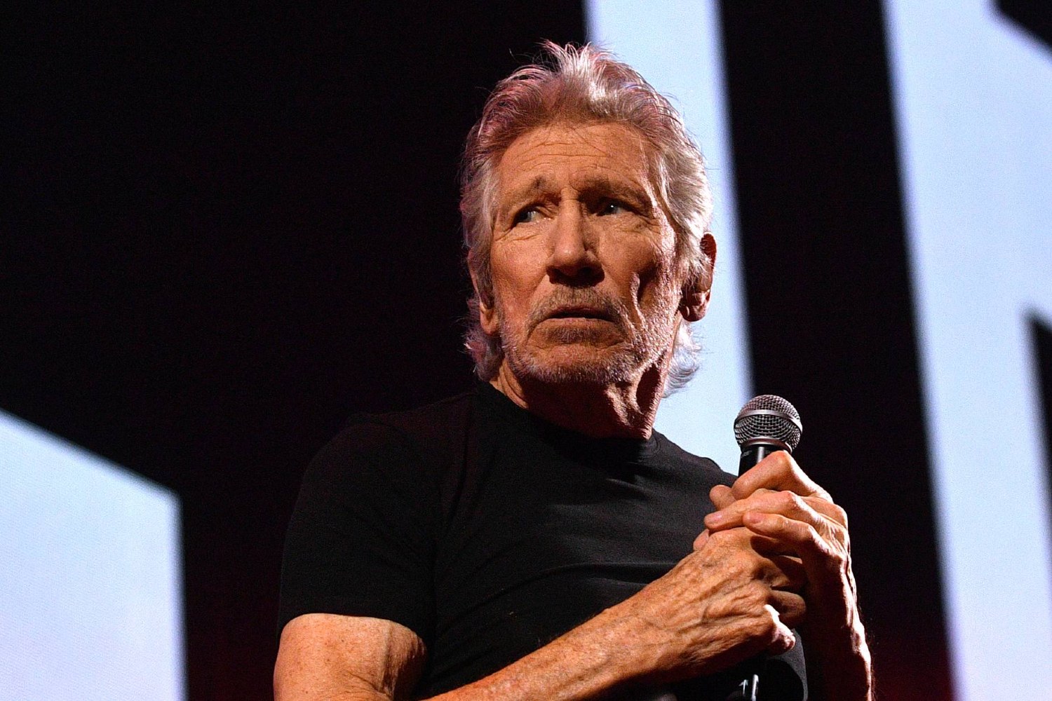 Roger Waters: «Ο Donald Trump θα μπορούσε να στείλει μασκοφόρους να με πυροβολήσουν στο κεφάλι» Roger Waters: «Ο Donald Trump θα μπορούσε να στείλει μασκοφόρους να με πυροβολήσουν στο κεφάλι»