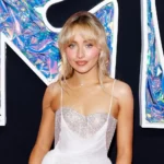Sabrina Carpenter: Απαντά στις αντιδράσεις για το music video σε καθολική εκκλησία