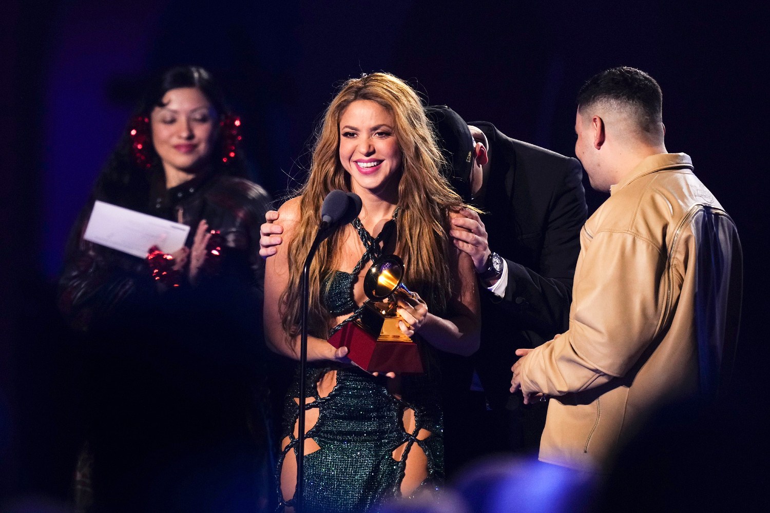 Latin Grammy 2023: Shakira και Karol G στους μεγάλους νικητές των βραβείων