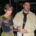Ο Travis Kelce είναι «ξετρελαμένος» για τον αρραβώνα του με την Taylor Swift