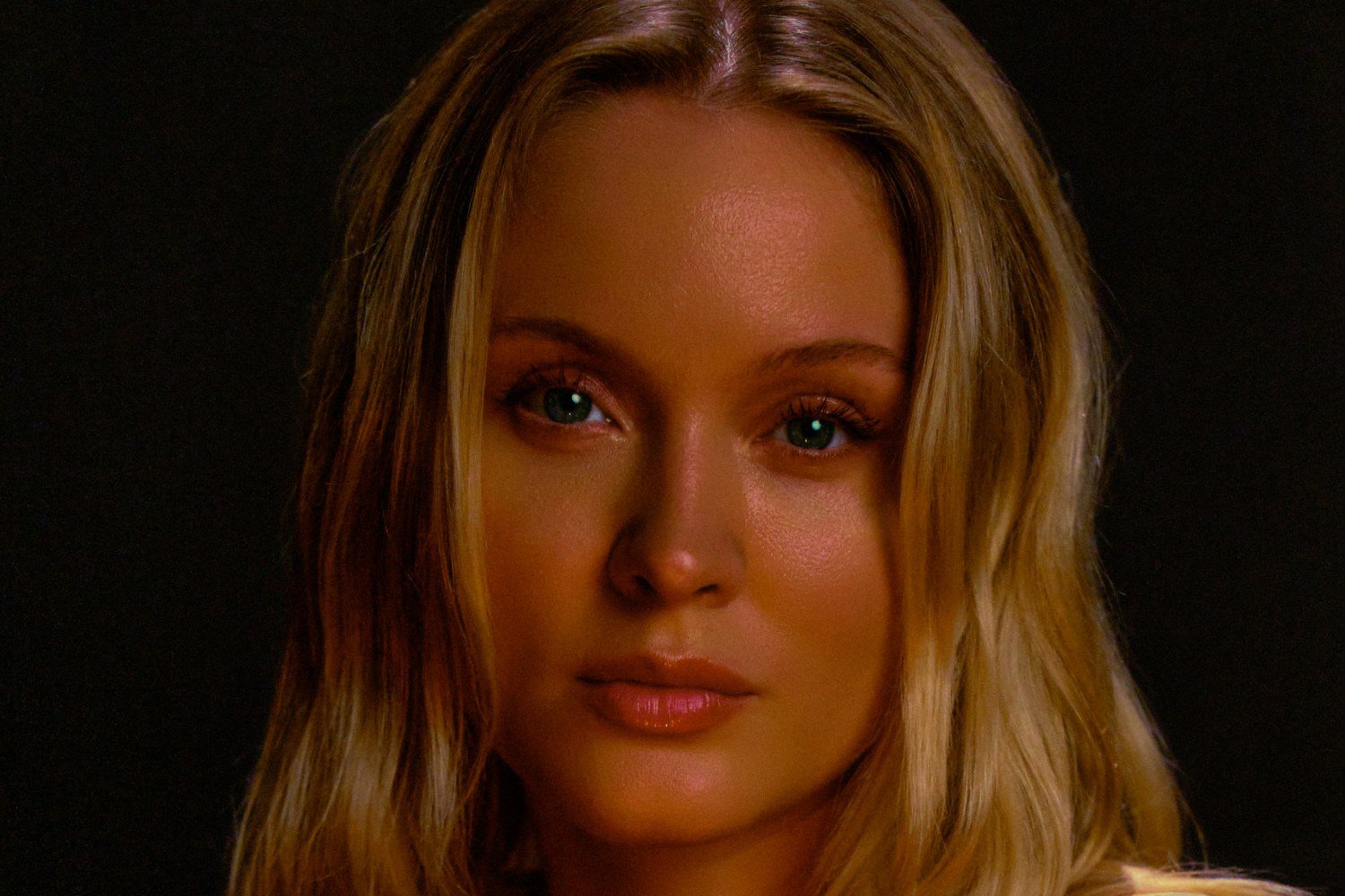 Zara Larsson: «Πυρά» κατά των σεξιστικών σχολίων για την Chappell Roan – «Απλώς μισείτε τις γυναίκες»