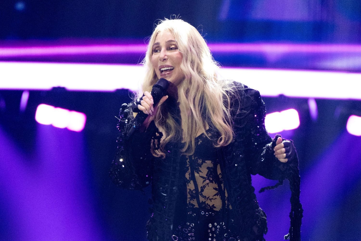 Cher: Το ιστορικό live album «The Farewell Tour» επιστρέφει – Με εμβληματικά τραγούδια και ακυκλοφόρητο υλικό