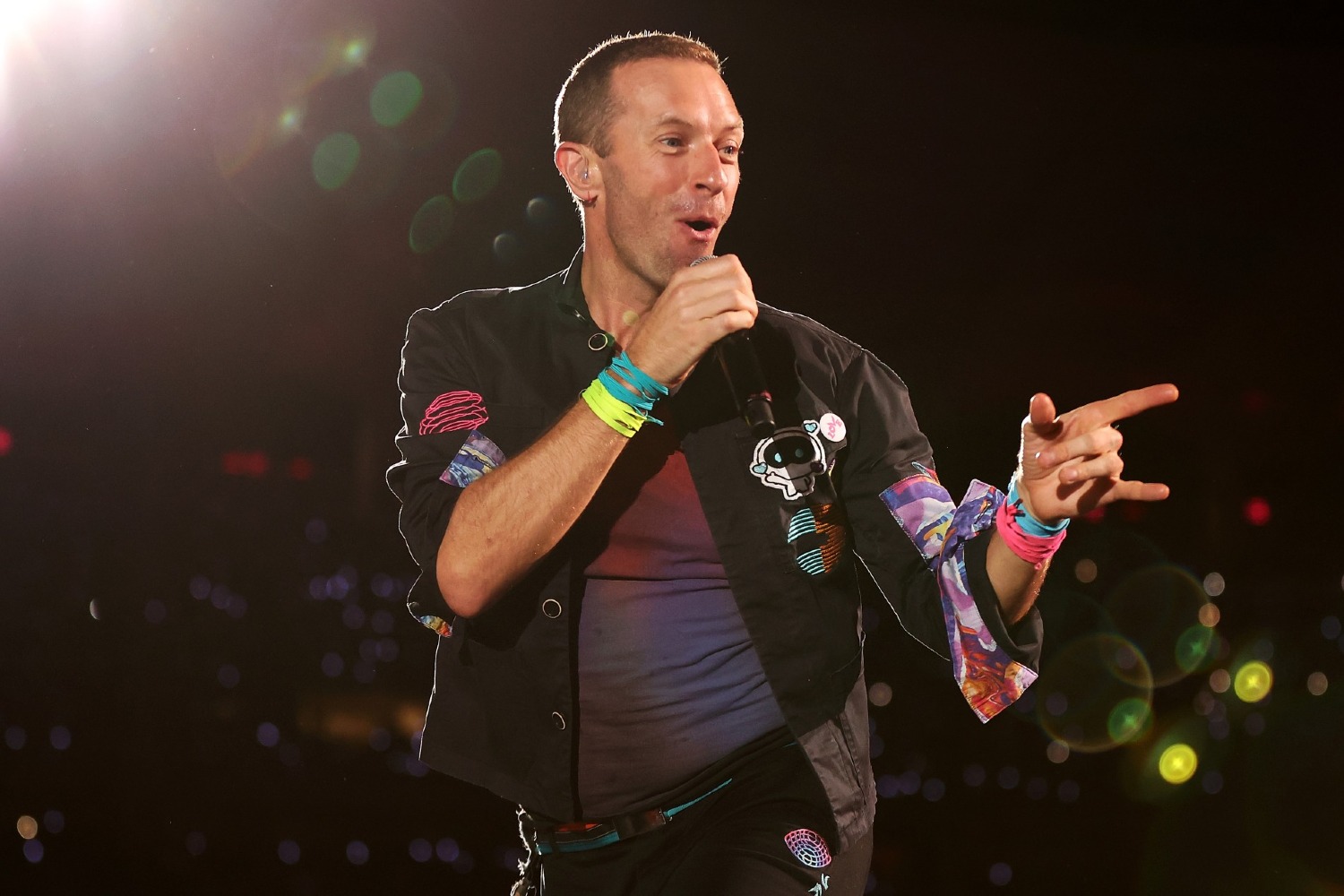 Chris Martin: «Η Charli XCX με εμπνέει για το μέλλον των Coldplay»