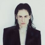Η Christine and the Queens διασκευάζει το «Stayin’ Alive» των Bee Gees