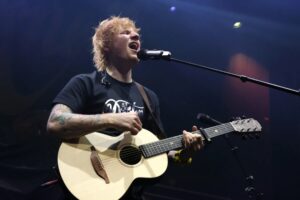 Ο Ed Sheeran αφαίρεσε τη δεύτερη σκηνή από την περιοδεία του: «Φοβόμουν τι θα συνέβαινε αν στεκόμουν ανάμεσα στο πλήθος»