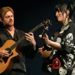 Billie Eilish και FINNEAS αποχαιρετούν τον Glen Hansard: «Δεν θα ήμασταν αυτοί που είμαστε χωρίς τη μουσική του»
