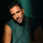«Εκδοχή»: Ο Γιώργος Λιβάνης στήνει έναν κινηματογραφικό εφιάλτη όπου η αγάπη διαλύεται στο φως των προβολέων