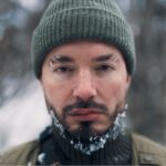 J Balvin: Ταξίδι που κόβει την ανάσα στην παγωμένη Αλάσκα στο video του «Amigos»