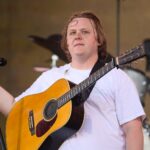 Lewis Capaldi: Η αστυνομία διέκοψε την αιφνιδιαστική συναυλία του σε σιδηροδρομικό σταθμό Νέας Υόρκης