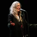 Η Patti Smith πήρε εξιτήριο από το νοσοκομείο – Το πρώτο μήνυμά της