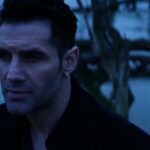 Πέτρος Ιακωβίδης: Σε dark αισθητική στο video του νέου single «Πες Μου Κάτι»