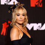 Η Rita Ora ετοιμάζει το πιο αφιλτράριστο ντοκιμαντέρ για τη ζωή της μέσα από το χάος και τη δημιουργία