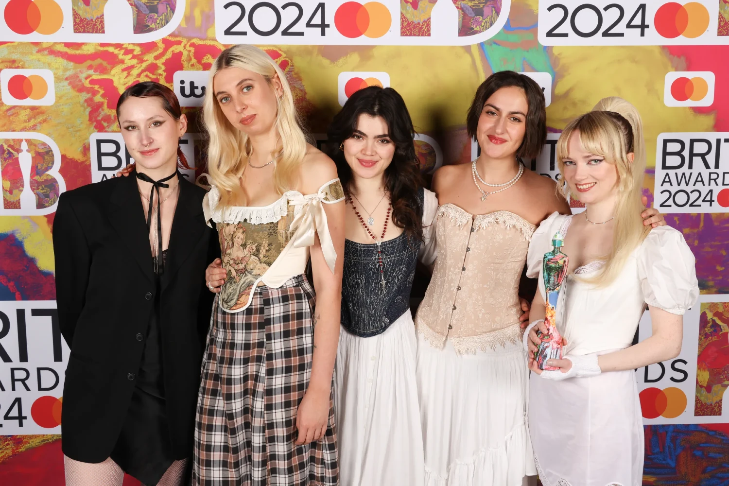 BRIT Awards 2024: Στις The Last Dinner Party το Rising Star Award