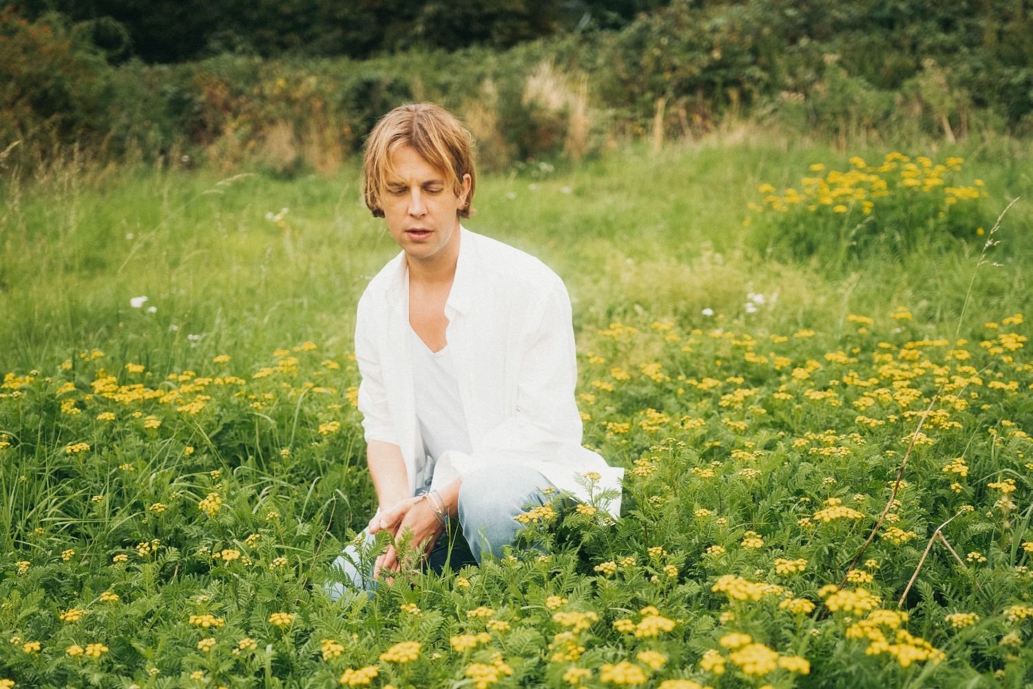 Tom Odell: Συγκίνηση, ελπίδα και απώλεια στο νέο single «The End»