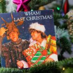Wham!: Το «Last Christmas» ξανά στην κορυφή των βρετανικών charts – Η μάχη για το No. 1 των Χριστουγέννων