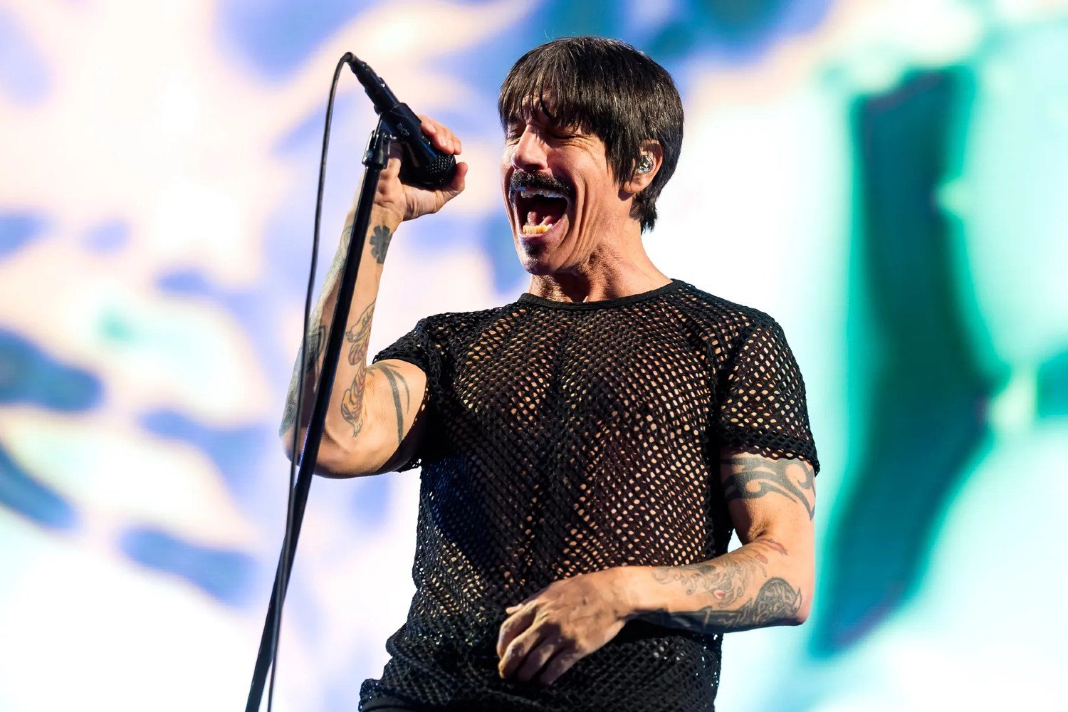 Ο παραγωγός των Red Hot Chili Peppers «αδειάζει» τον Anthony Kiedis: «Δεν έχει μουσικό αυτί»