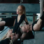 Η Ariana Grande θρυμματίζει την κριτική στο music video του «Yes, And?»