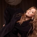 Becky Hill και Self Esteem μετατρέπουν τον πόνο σε δύναμη με το «True Colours»
