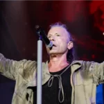 Ο Bruce Dickinson τραγουδά Judas Priest με μουσικό του δρόμου