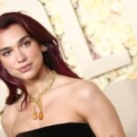 Η Dua Lipa ανοίγει τη δική της βιβλιοθήκη για απαγορευμένα βιβλία