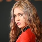 Grimes: Υπερασπίζεται τη Selena Gomez απέναντι στην τοξικότητα του διαδικτύου