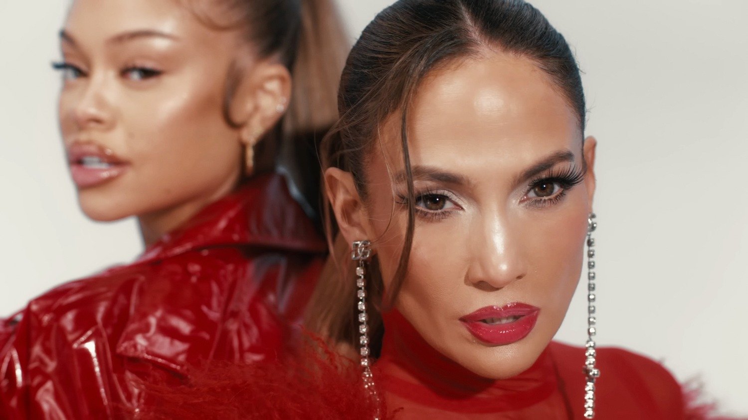 Jennifer Lopez: Το remix του «Can’t Get Enough» με τη Latto