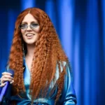 «Με αηδιάζει»: Η Jess Glynne κατακεραυνώνει τον Λευκό Οίκο – Τραγούδι της σε βίντεο για τις απελάσεις μεταναστών