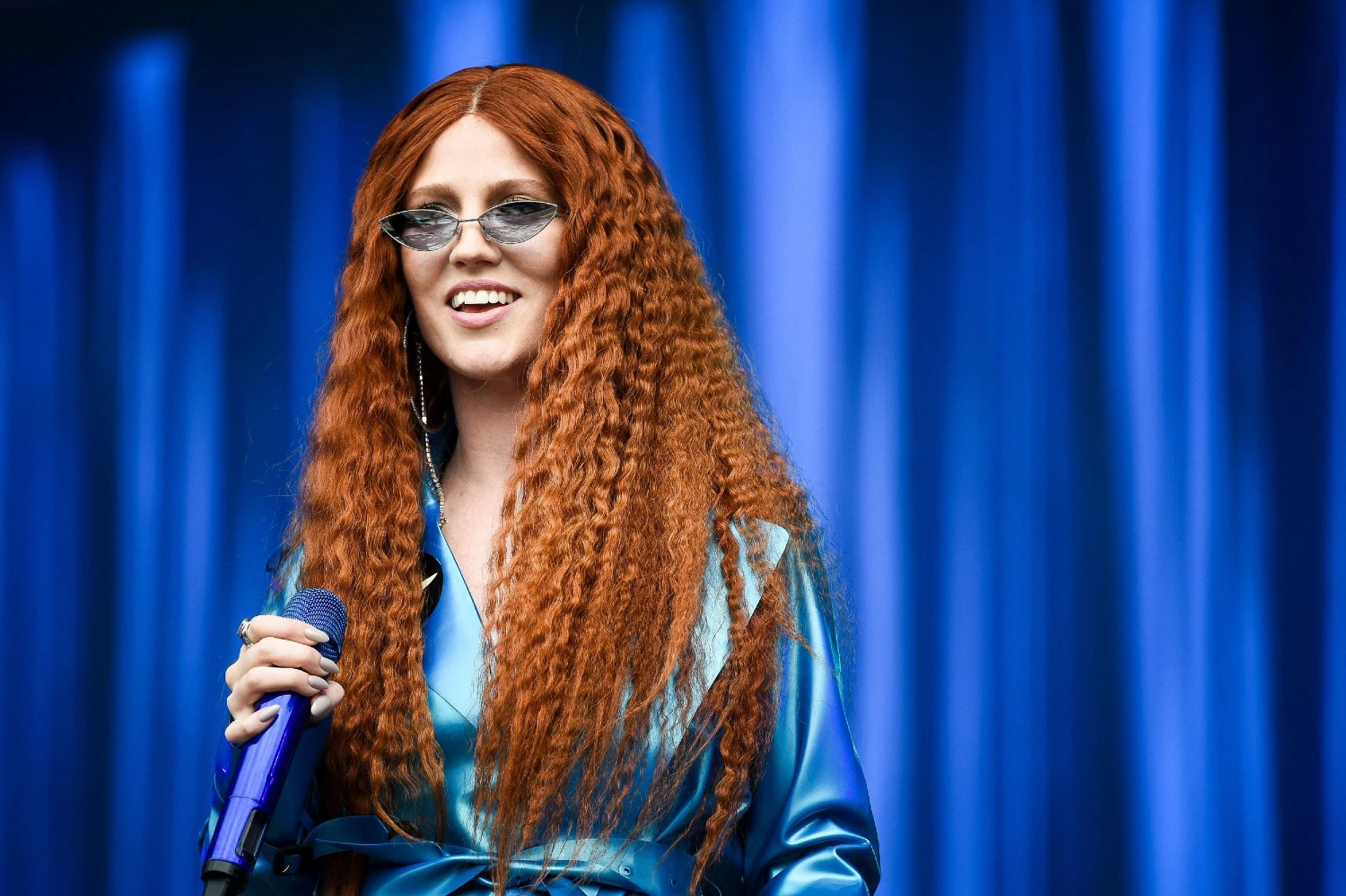 «Με αηδιάζει»: Η Jess Glynne κατακεραυνώνει τον Λευκό Οίκο – Τραγούδι της σε βίντεο για τις απελάσεις μεταναστών