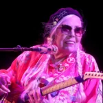 Το απροσδόκητο pop τραγούδι που έπεισε την Joni Mitchell να μην εγκαταλείψει τη μουσική