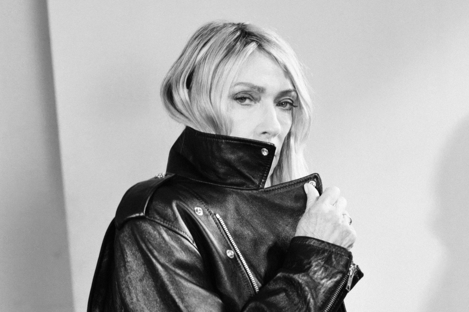 Η Kim Gordon αρνείται να γίνει ένα απλό είδωλο του παρελθόντος – Από τους Sonic Youth στο «Play Me»