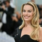 H Margot Robbie ακούει τη μουσική του «Τιτανικού» για να δακρύζει στα γυρίσματα
