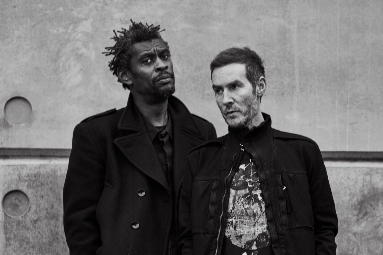 Massive Attack: Υπό έρευνα στη Σιγκαπούρη επειδή ύψωσαν παλαιστινιακή σημαία στη σκηνή