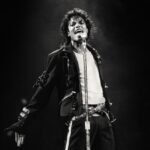 Michael Jackson: Για δεύτερη εβδομάδα στην κορυφή των βρετανικών charts με την ορμή του «Michael»