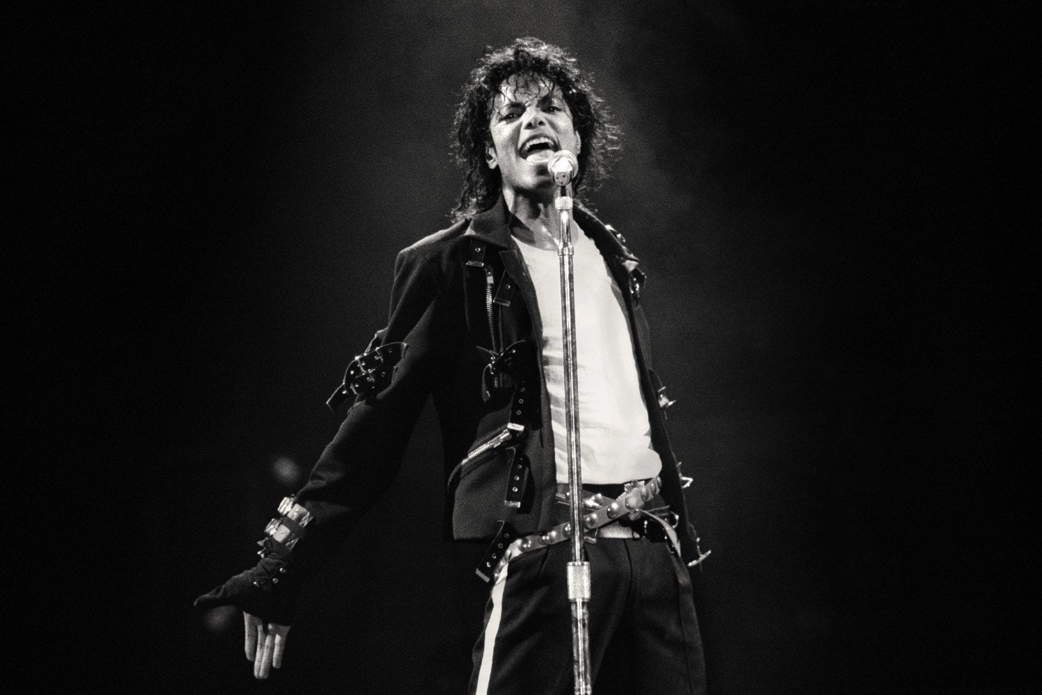 Michael Jackson: Για δεύτερη εβδομάδα στην κορυφή των βρετανικών charts με την ορμή του «Michael»