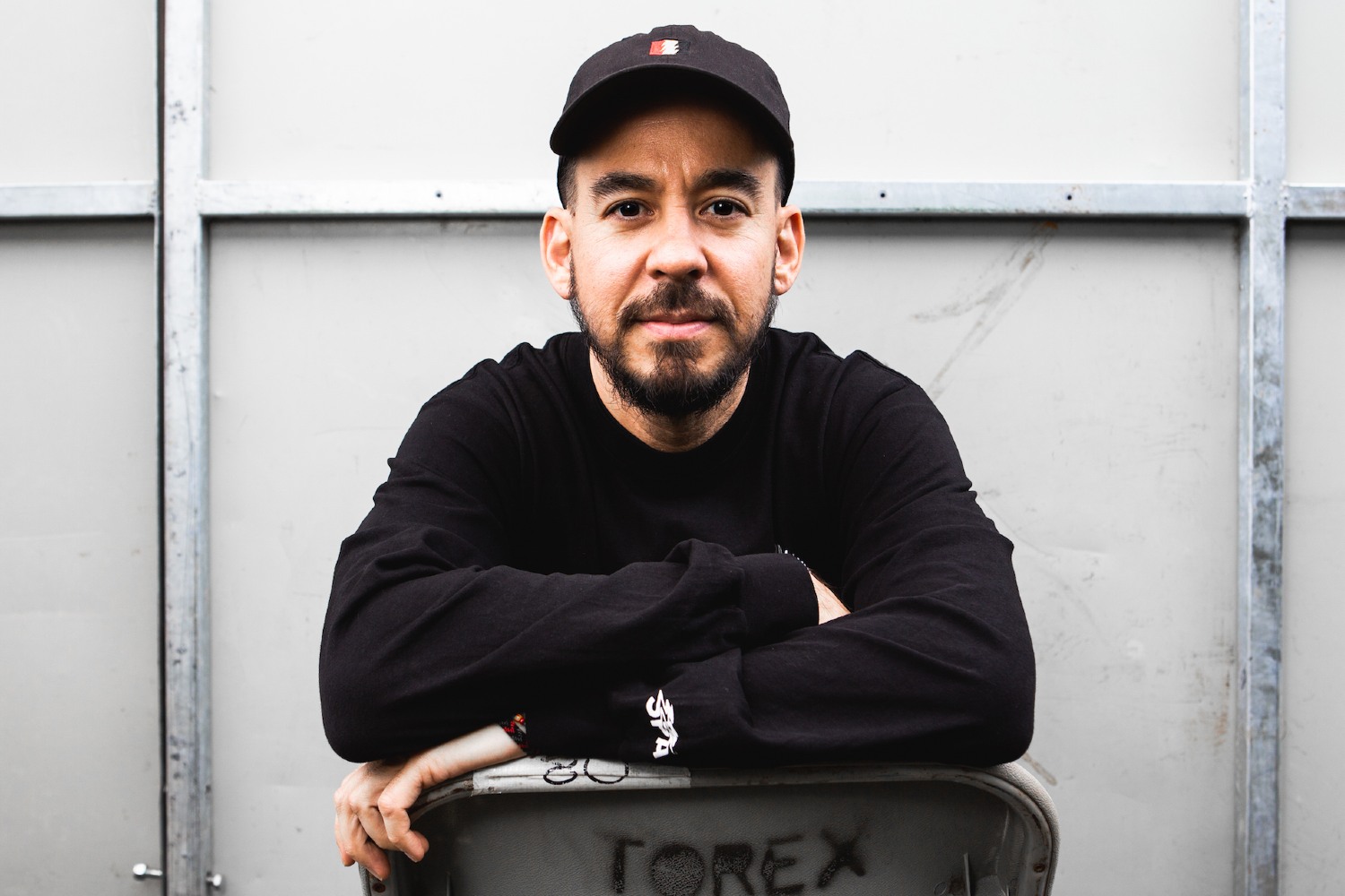 Linkin Park: Ο Mike Shinoda μιλά για την άβολη επιτυχία του «Hybrid Theory» και τον θάνατο του Chester Bennington