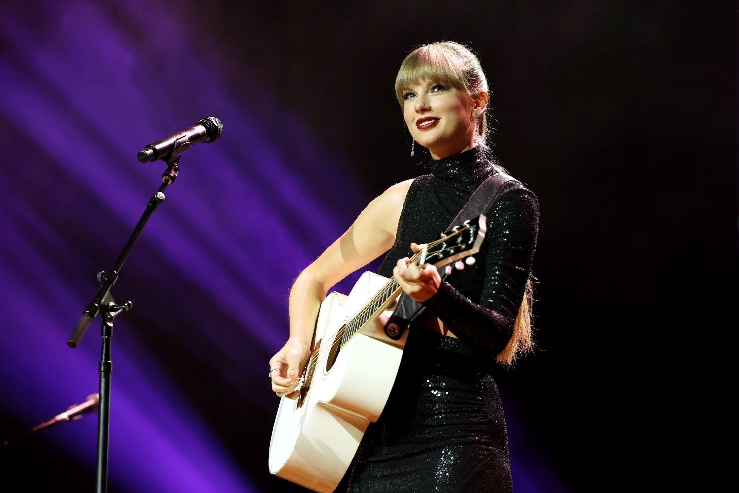 Taylor Swift και Harry Styles χαρίζουν προσωπικά αντικείμενά τους στη φιλανθρωπική δημοπρασία των Grammy
