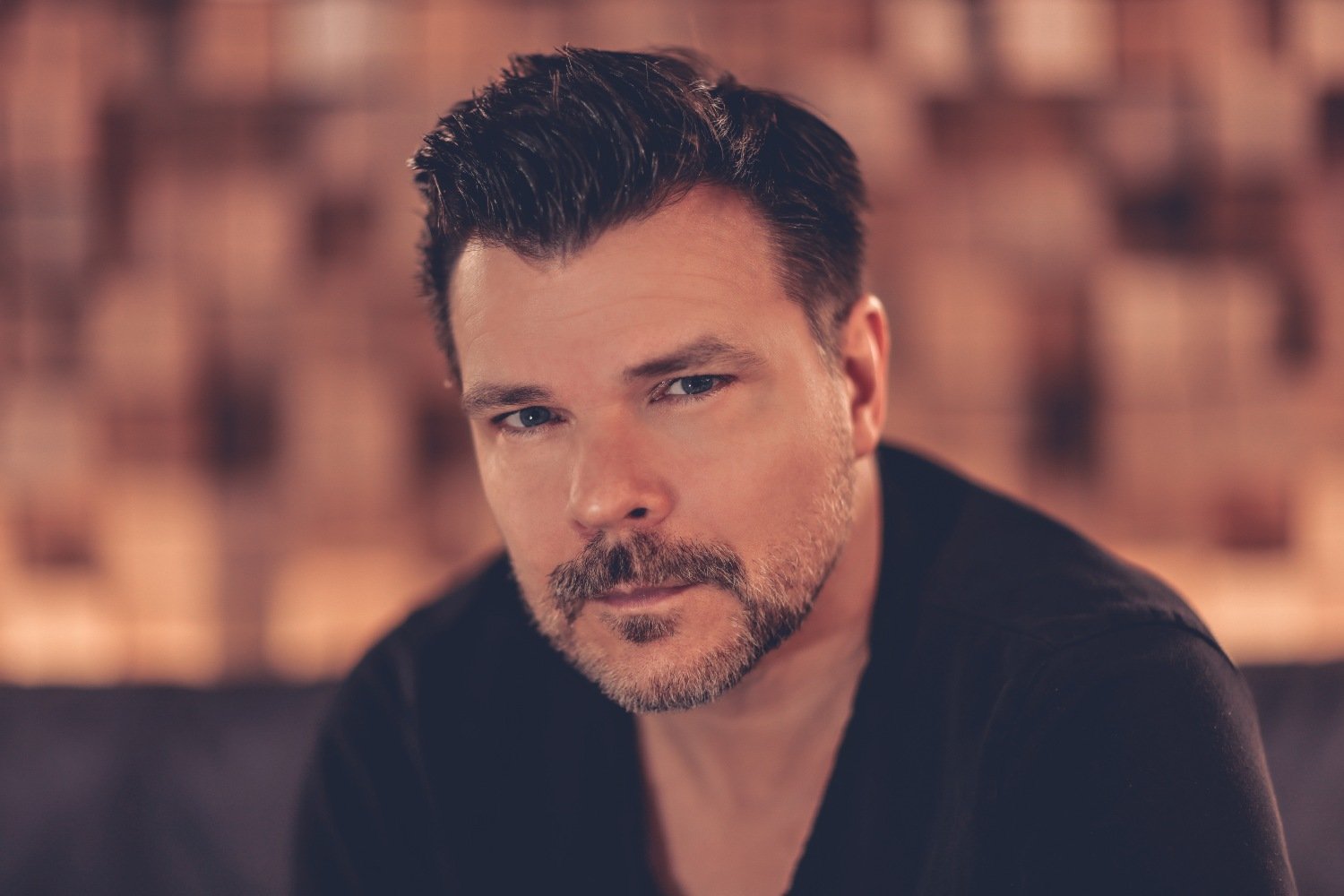 ATB και David Frank μας καλούν να ζήσουμε τη στιγμή με το «Take A Moment»