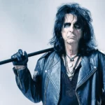 Ο Alice Cooper κοιτάζει κατάματα τον άγγελο και τον διάβολο της ζωής του στη νέα αυτοβιογραφία του «Devil On My Shoulder»