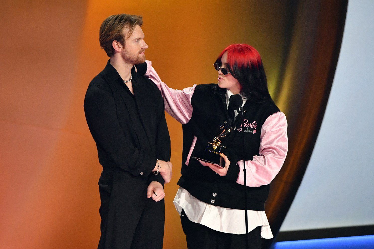 Η Billie Eilish κέρδισε το Grammy για το Τραγούδι της Χρονιάς και δεν μπορούσε να το πιστέψει