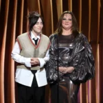 Billie Eilish: Το αυτόγραφο στο πρόσωπο της Melissa McCarthy και η άγνωστη «οικογενειακή» σχέση τους