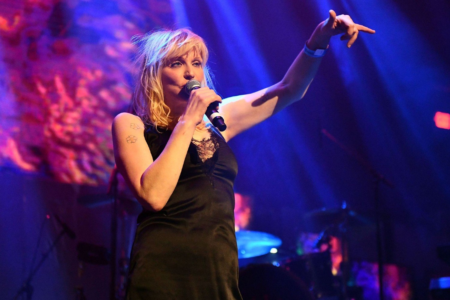 Courtney Love: Η «ονειρική» σύμπραξη με τον Will Sergeant των Echo & The Bunnymen στο νέο άλμπουμ της